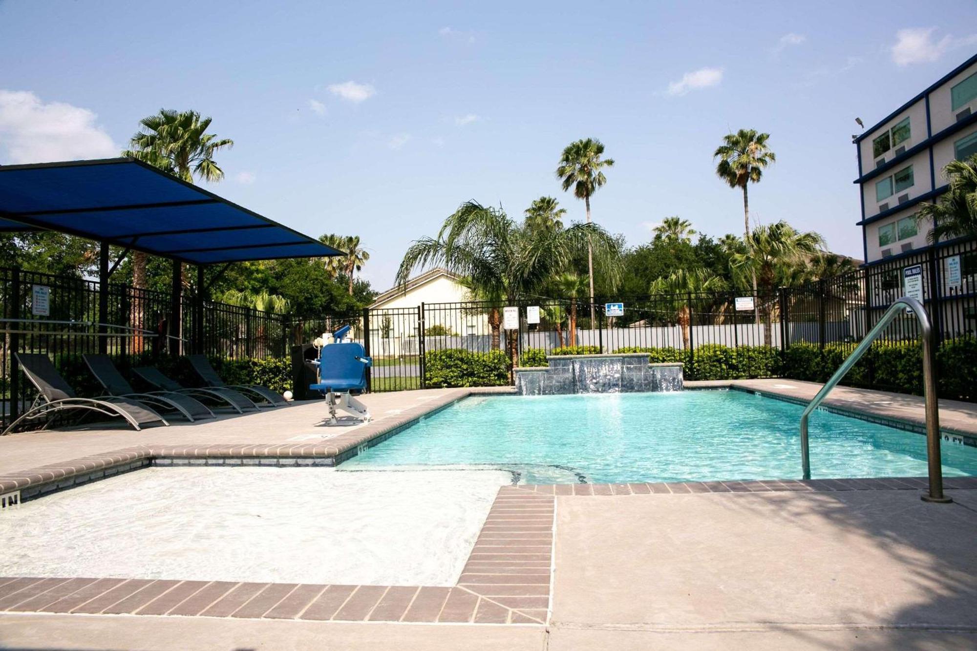 Radisson Hotel McAllen Airport Exterior foto